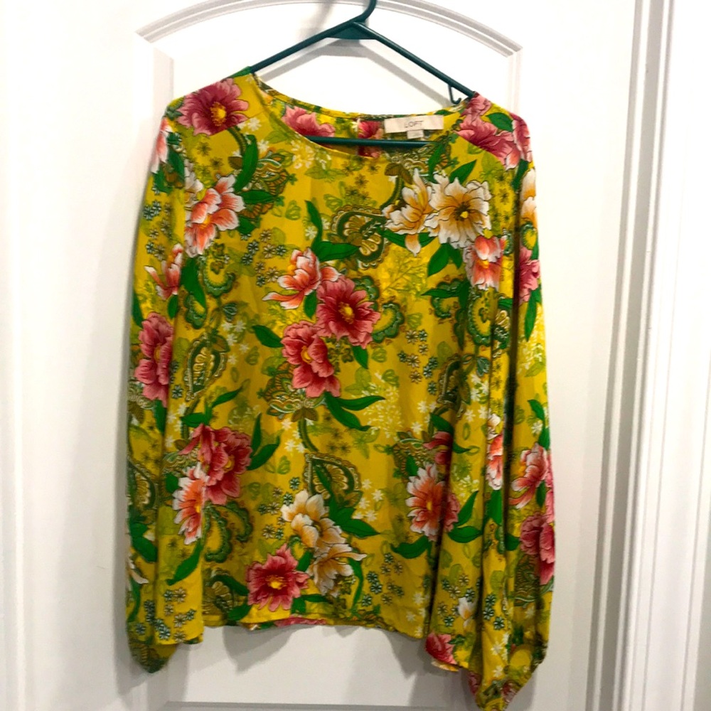 LOFT size L Scooped neck floral bell elastic wrist sleeve blouse NWOT
